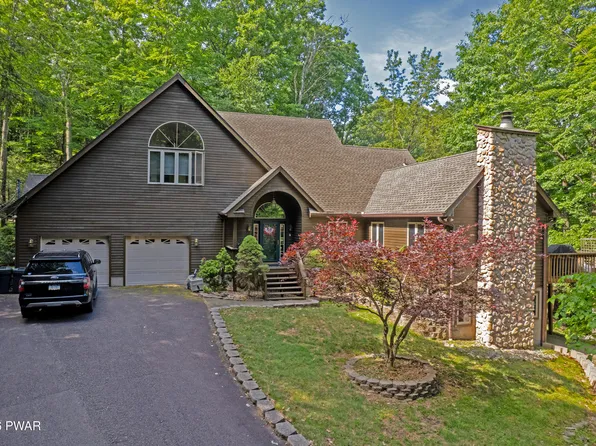 147 N Evergreen Dr, Greentown, PA 18426
