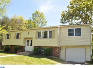 5 Raymond Ct, Marlton, NJ 08053