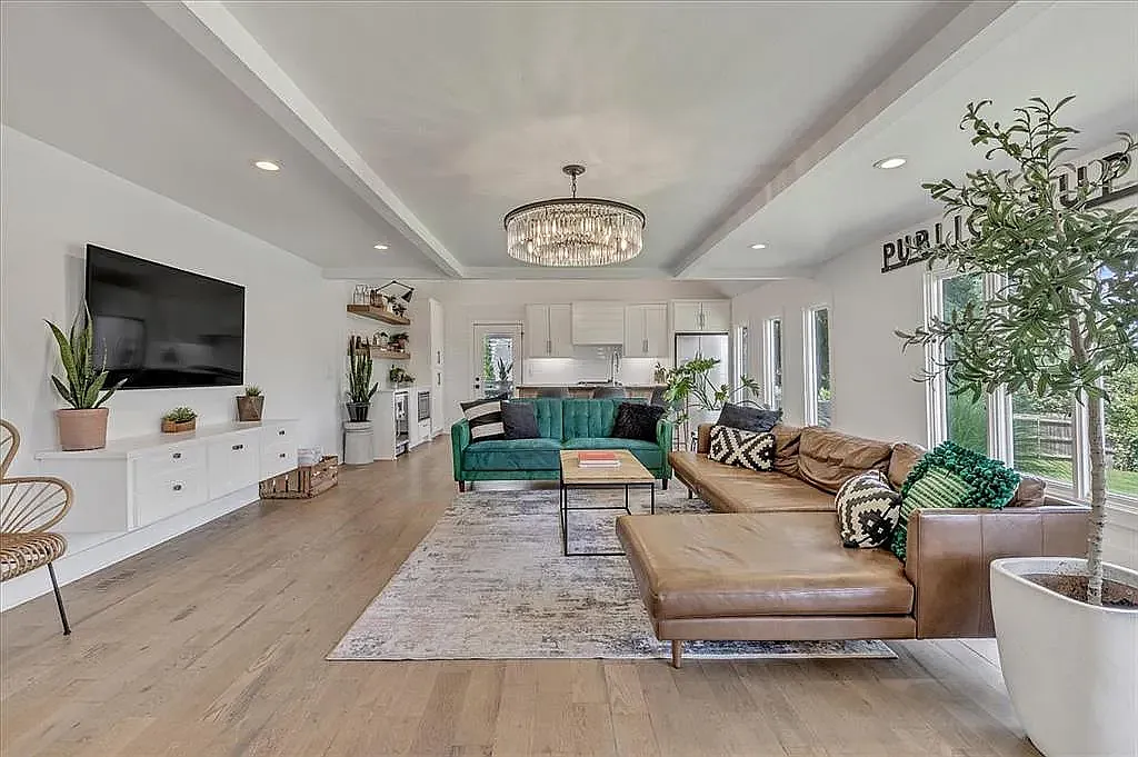 3 bed, 1948 sqft, $3,600 — Photo 3