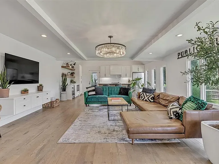 4910 Morris Ln — Photo 3