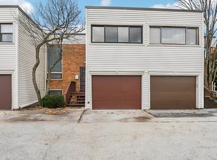 375 Willow Tree Ct, Hoffman Estates, IL 60169