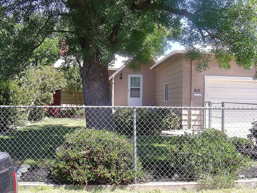 812 Grove St photo 1