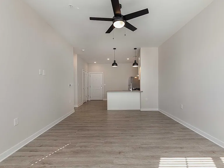 Middle Sound West Apartments — Photo 105