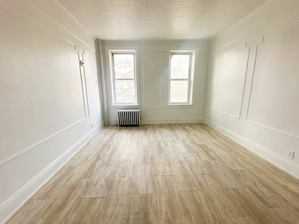 102-24 85th Rd, Richmond Hill, NY 11418