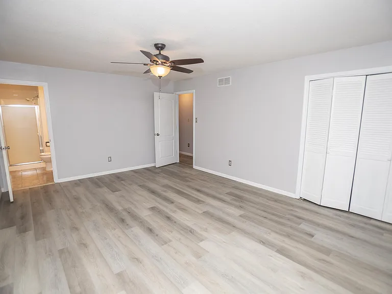 223 Mary Dr — Photo 16