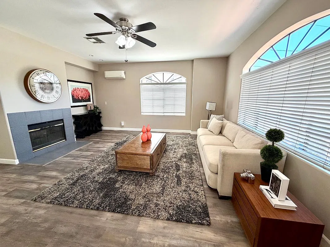 3 bed, 3.0 bath, 2295 sqft, $4,595 — Photo 3