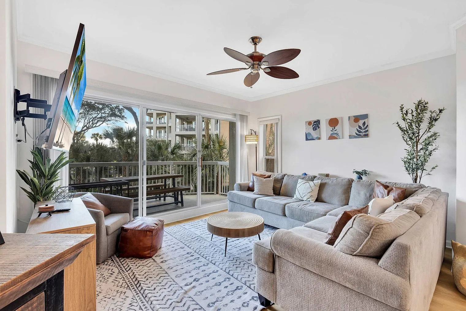 2 bed, 2.0 bath, 1162 sqft, $5,389 — Photo 1