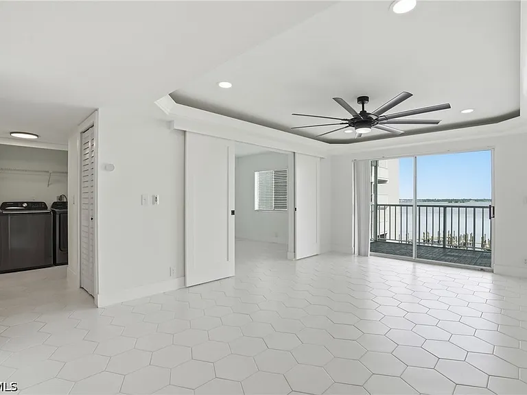 2885 Palm Beach Blvd #402 — Photo 4