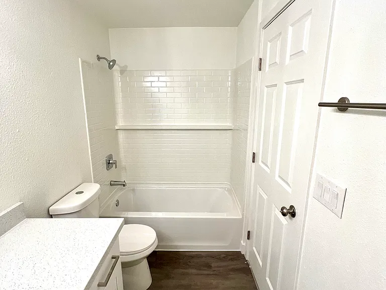 504 Kendall St — Photo 15