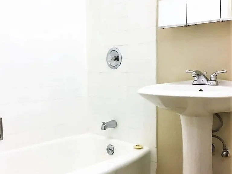 The Summit Apartments — Photo 4