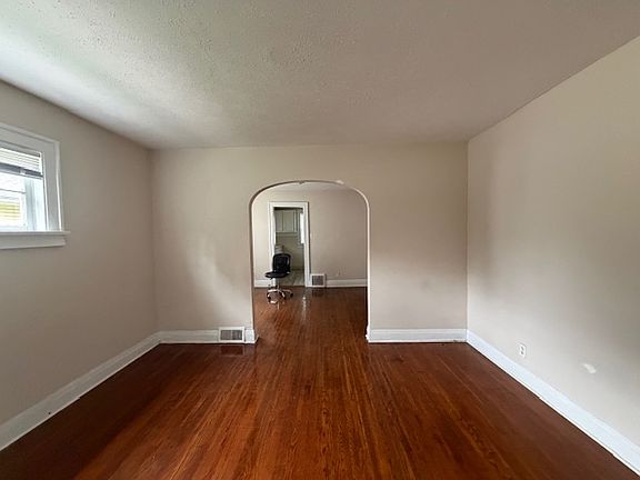 2nd image of 1241 Bissell St