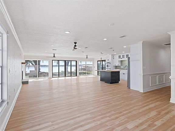 5th image of 10916 SE Timucuan Rd