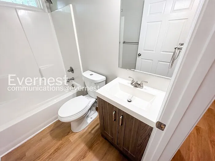 15801 Meridian Ave — Photo 6