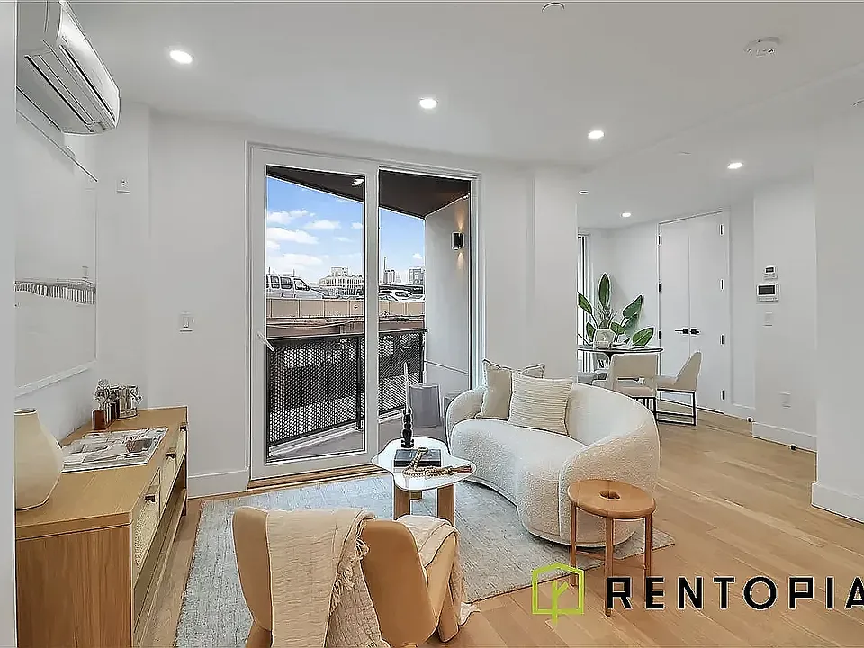 352 Meeker Ave #5P