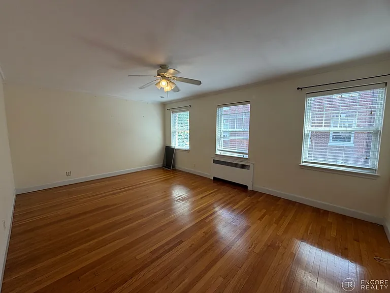 24 Fairbanks St #33 — Photo 2