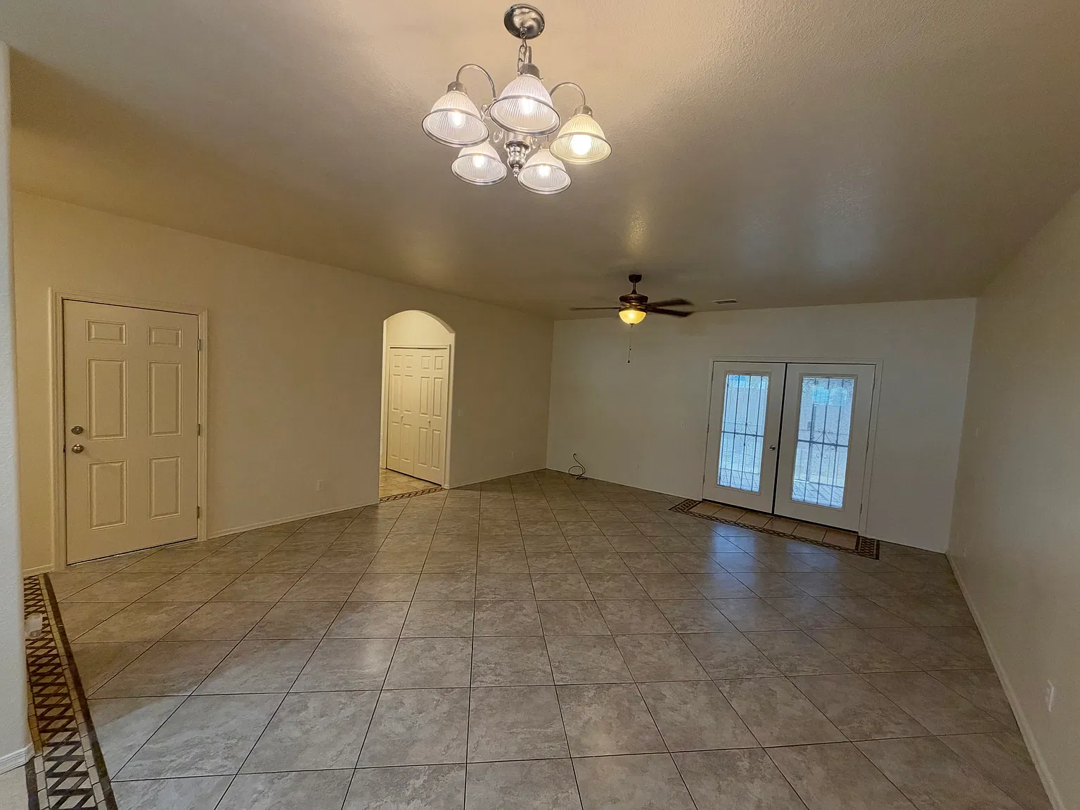 2 bed, 1299 sqft, $1,400 — Photo 4