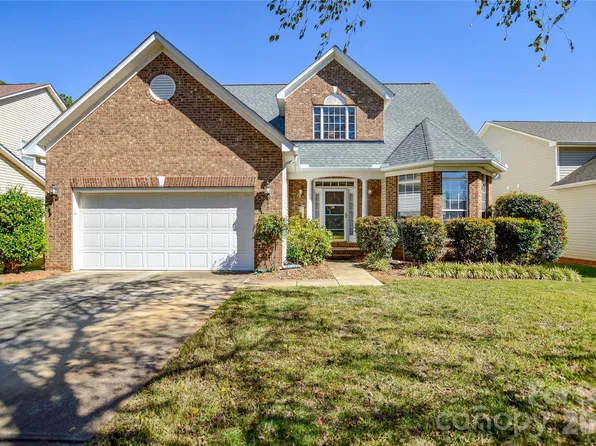 9721 Autumn Applause Dr, Charlotte, NC 28277