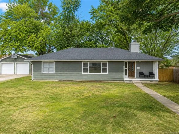 211 SE Queenstown Ave, Bartlesville, OK 74006