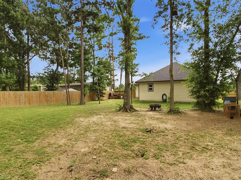 16529 Kingsbury Dr — Photo 22