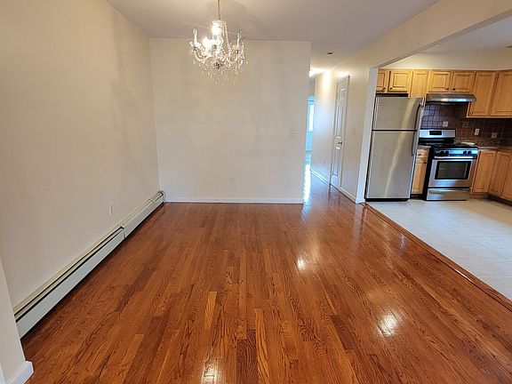 3rd image of 14948 23rd Ave Floor 1