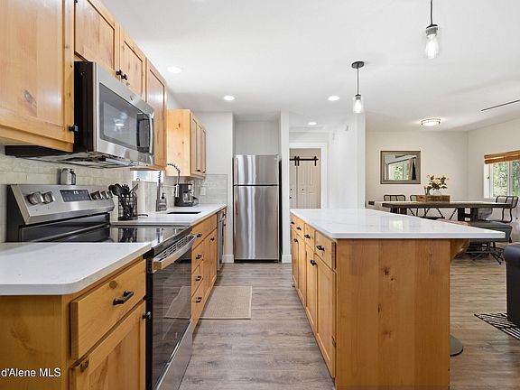 3rd image of 43143 Riverview Dr APT 9