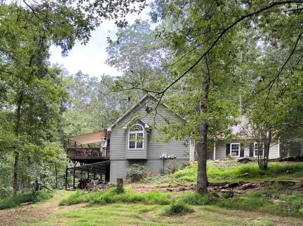 987 Peaceful Valley Dr, Cleveland, GA 30528