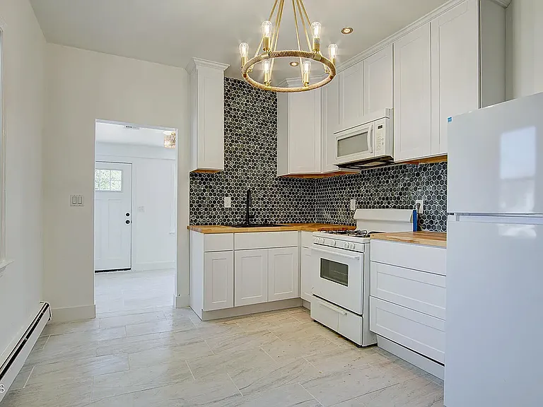 19 Bayview Ave #B — Photo 10
