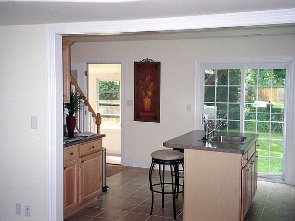 Kitchen island 