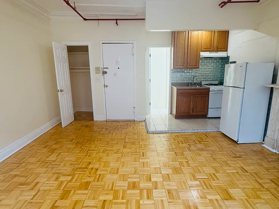 558 Washington Ave #4