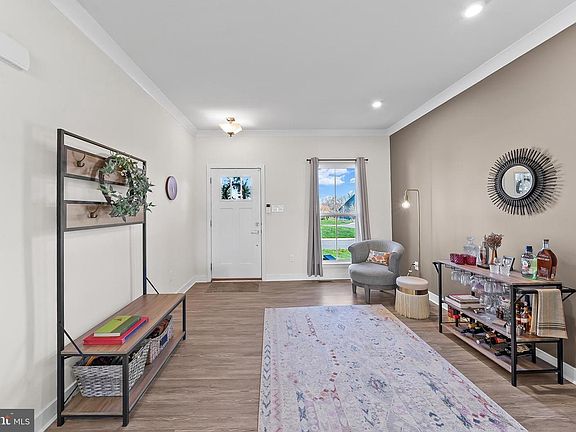 3rd image of 714 Cascade Way