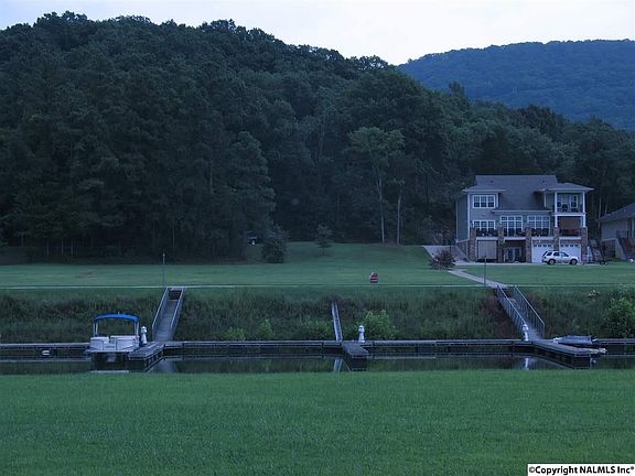 2nd image of 114 Railway Ln SE