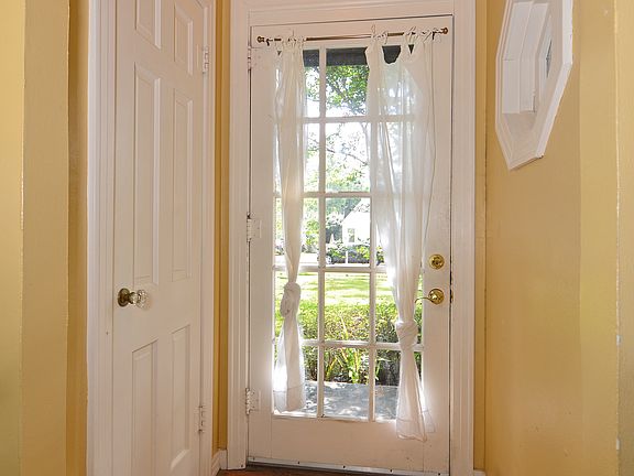 4th image of 646 Wilkinson St