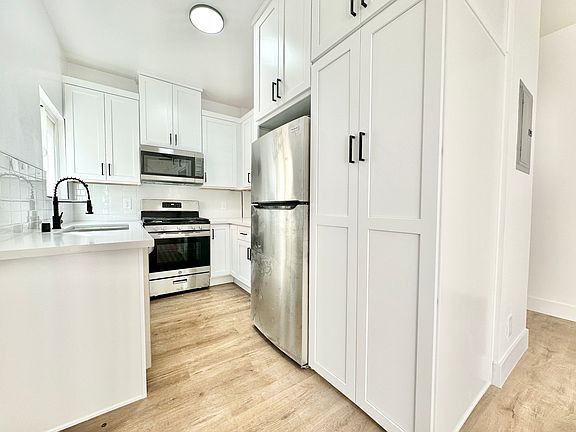 3rd image of 1414 W 10th Pl #4