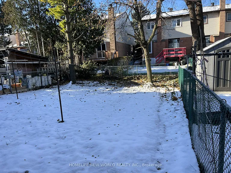 91 Campania Cres — Photo 10