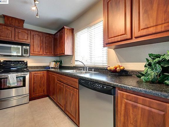 3rd image of 5335 Wisteria Way