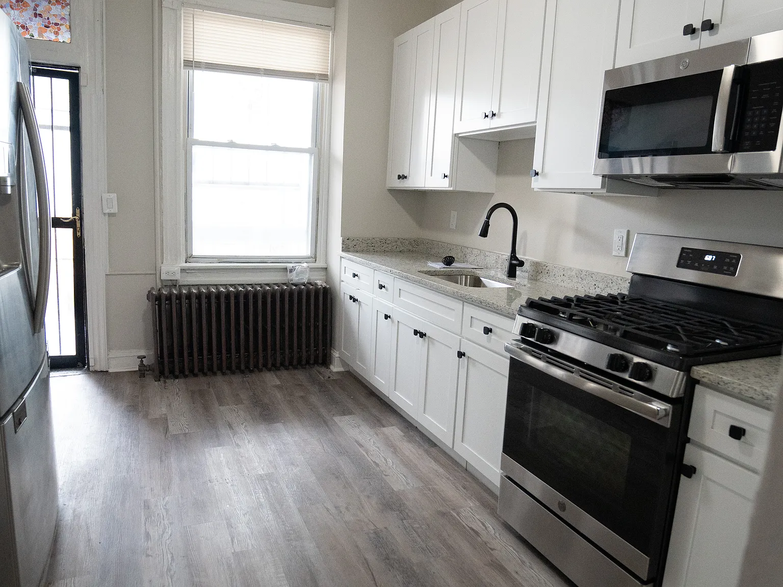 3 bed, 2.5 bath, $1,900 — Photo 1