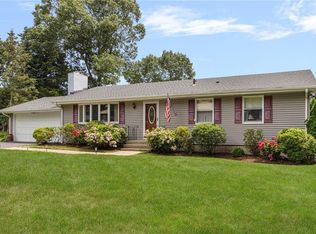 68 Birchwood Dr, Narragansett, RI 02882