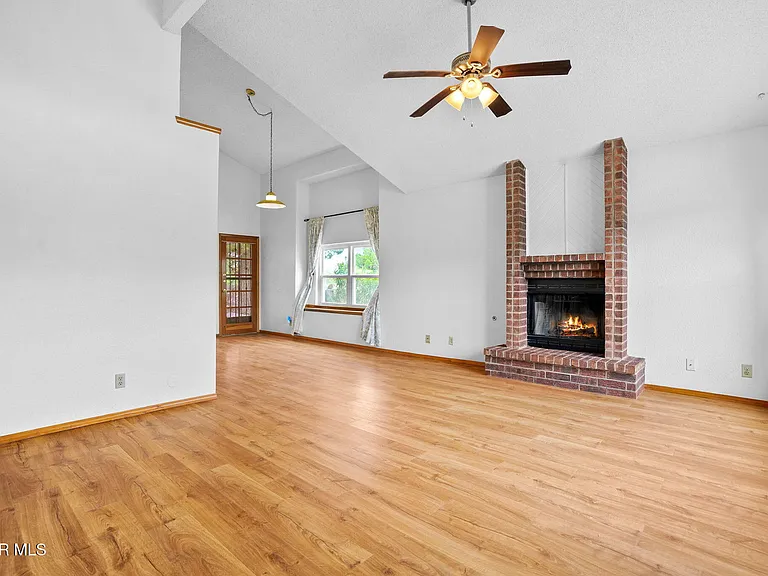 7609 Medano Dr — Photo 7