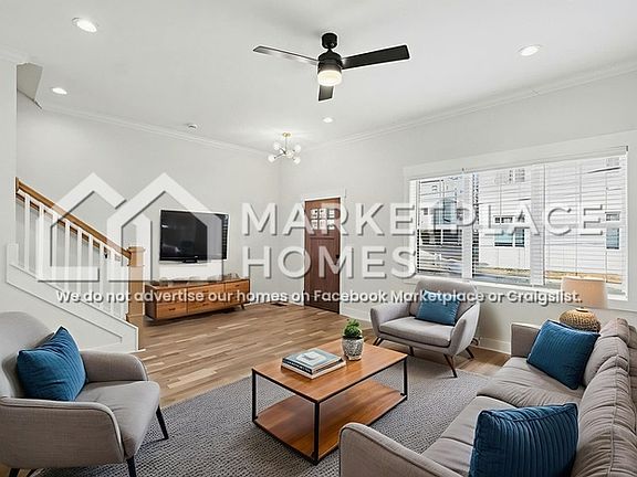 4th image of 1034 E Trinity Ln #C