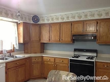 Kitchen : Kitchen- eat in approx. 17 x 15