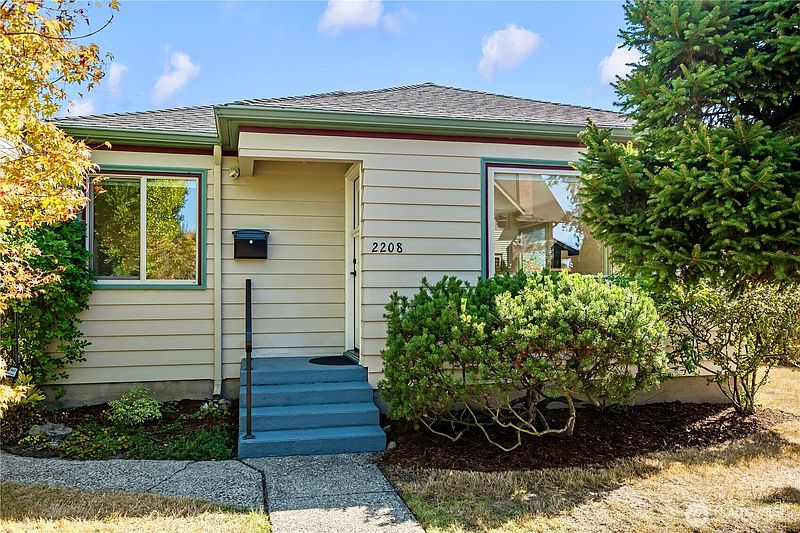 2nd image of 2208 Jaeger Street