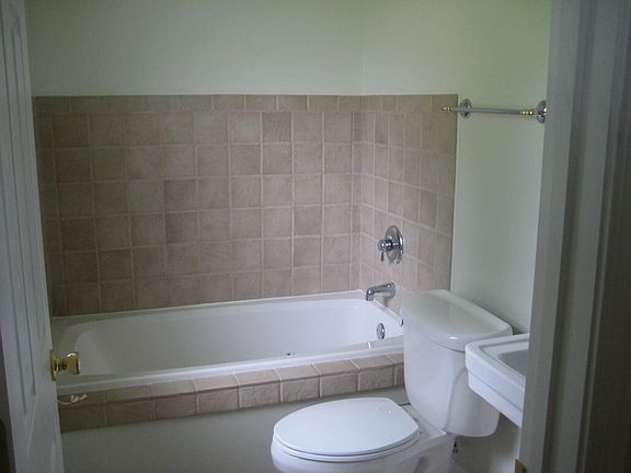 4th image of 2104 Foggy Bottom Dr