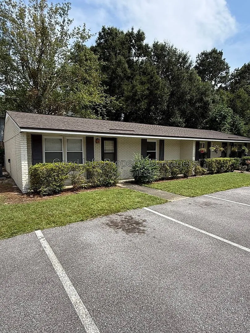 2 bed, 1.0 bath, 850 sqft, $1,325 — Photo 1