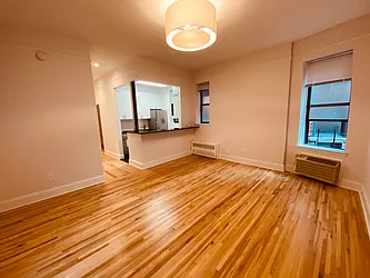 Rented by Metropolis Real Estate of Manhattan