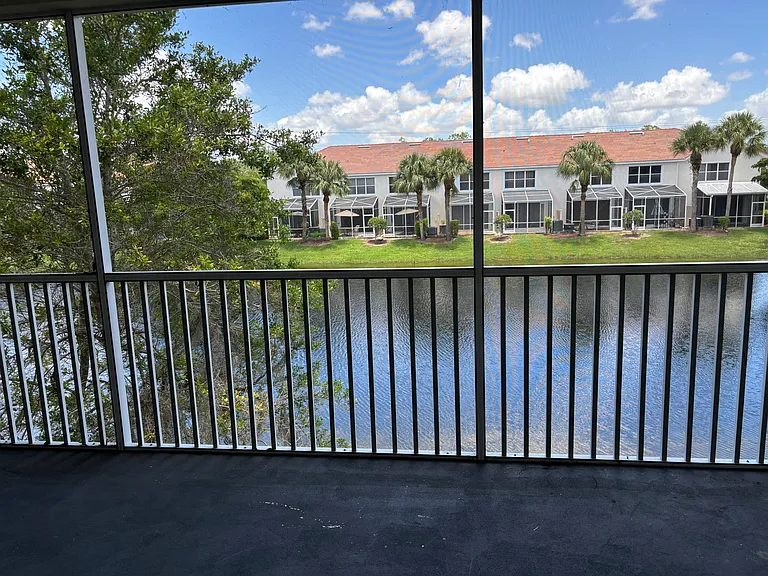 1400 Tiffany Ln #2404 — Photo 2