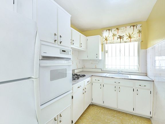 3rd image of 3215 Olinville Ave APT 3D