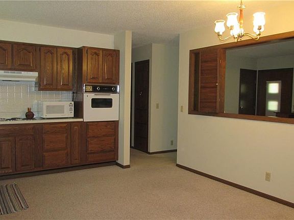 4th image of 1601 Merna Dr