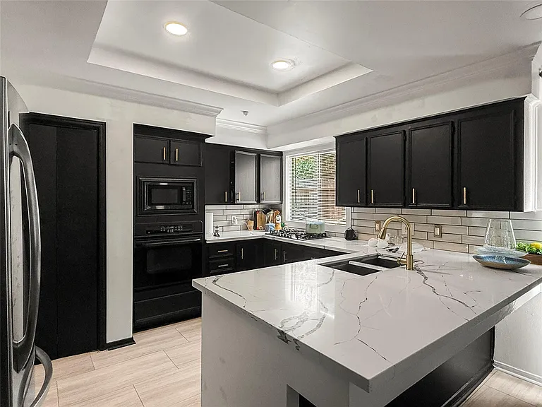 2358 Binley Dr — Photo 15