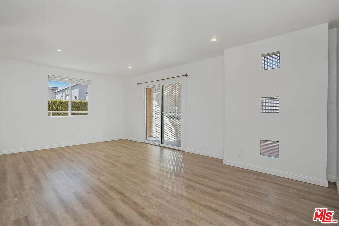3 bed, 2.0 bath, 1445 sqft, $5,295 — Photo 2