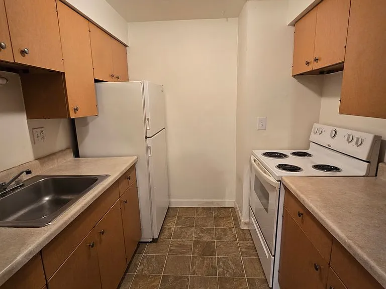 Olympia Park Apartments 1 and 2 Bedroom Units Available THIS SUMMER! — Photo 37